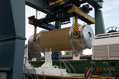 Umladen des Transssportbehälters